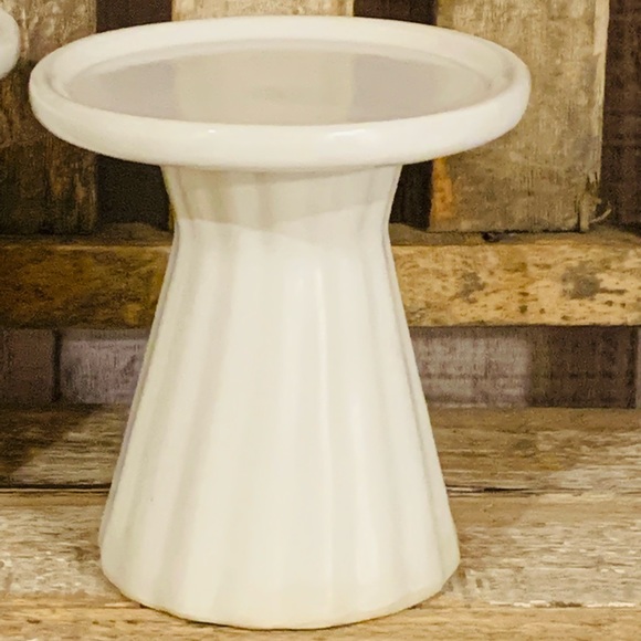 Set of 2 Fluted Base Pedestal Riser Candle Holders - Picture 3 of 7